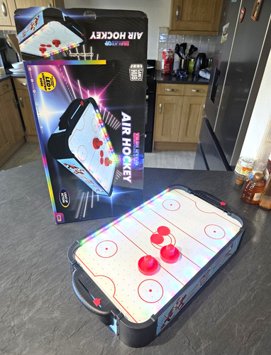Tabletop air hockey table - table, w/